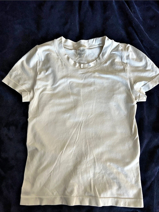 Arizia Tops - Arizia seamless Short Sleeve Tee in Cream Size XS Like New